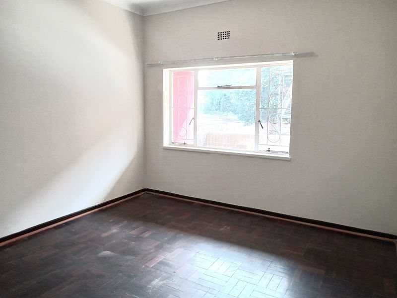 2 Bedroom 1 Bathroom Apartment  - Photo 9