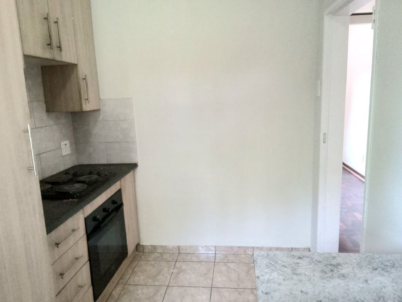 2 Bedroom 1 Bathroom Apartment  - Photo 8