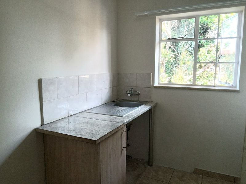 2 Bedroom 1 Bathroom Apartment  - Photo 7