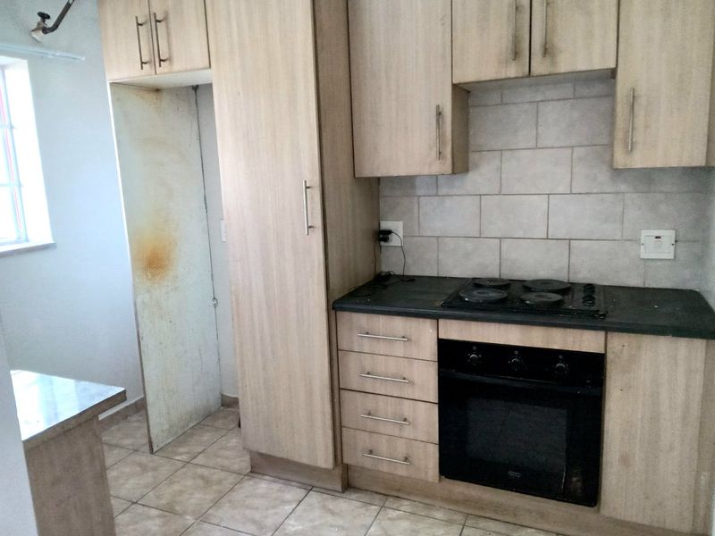 2 Bedroom 1 Bathroom Apartment  - Photo 6