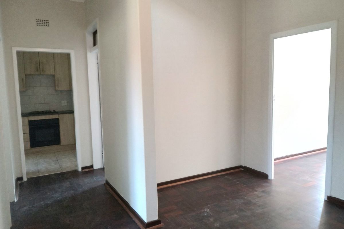 2 Bedroom 1 Bathroom Apartment  - Photo 5