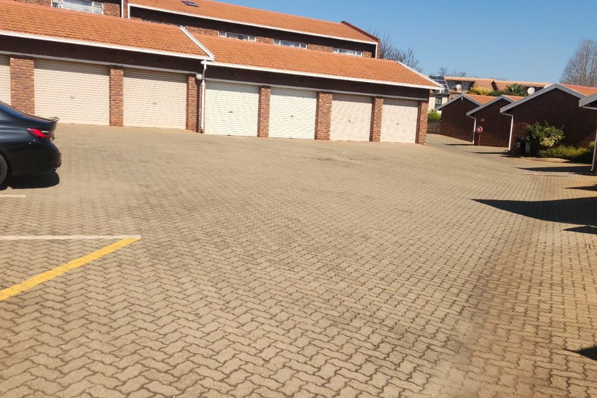 "Safety First: 24/7 Security in a Peaceful Setting!" - Photo 3