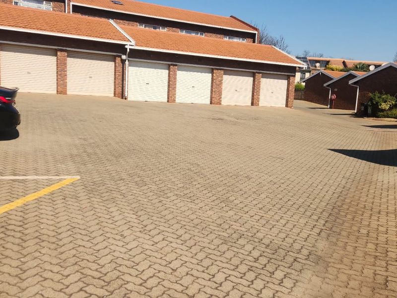 "Safety First: 24/7 Security in a Peaceful Setting!" - Photo 3