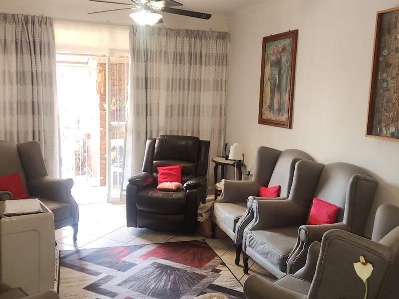 "Safety First: 24/7 Security in a Peaceful Setting!" - Photo 8