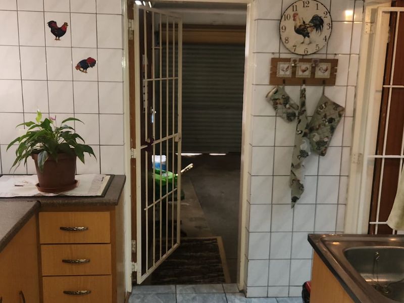 "Safety First: 24/7 Security in a Peaceful Setting!" - Photo 6