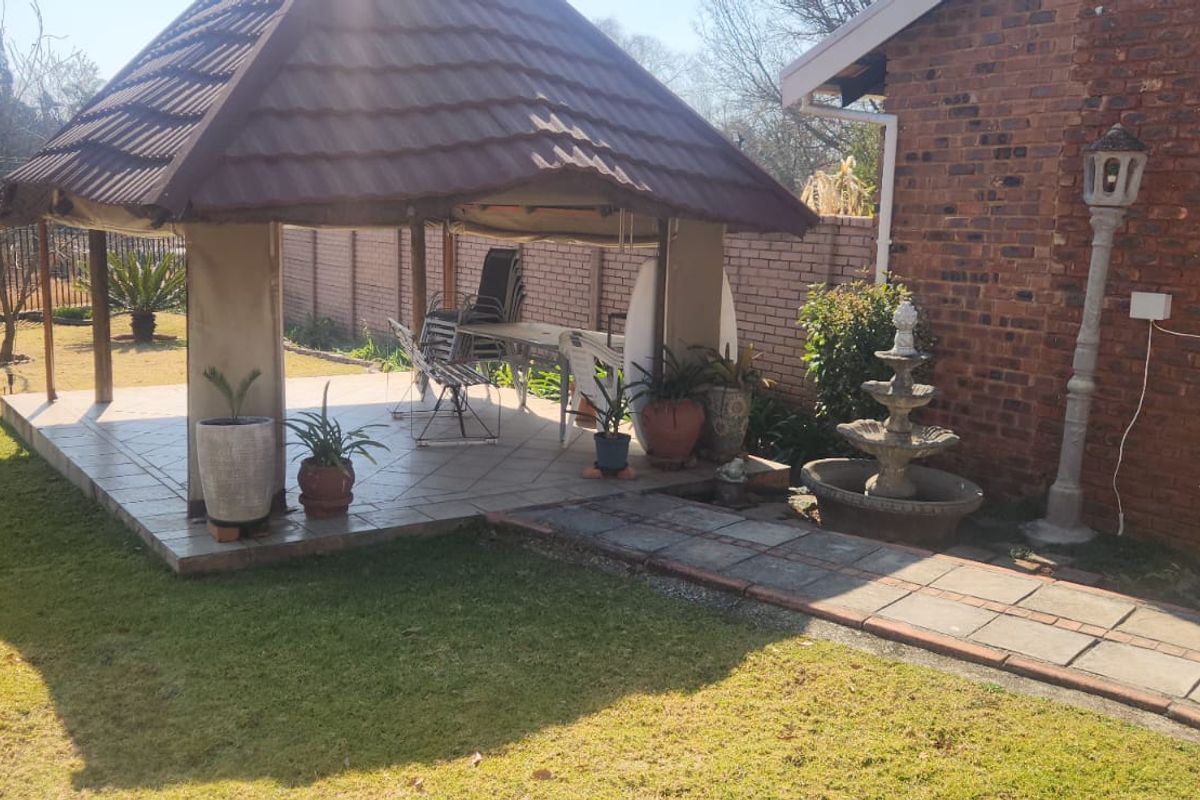 "Safety First: 24/7 Security in a Peaceful Setting!" - Photo 2