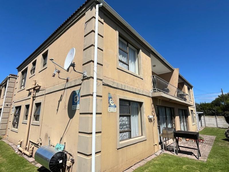 Stylish 2 Bedroom Apartment for Sale in Aston Bay Just 550m from the Beach - Photo 3