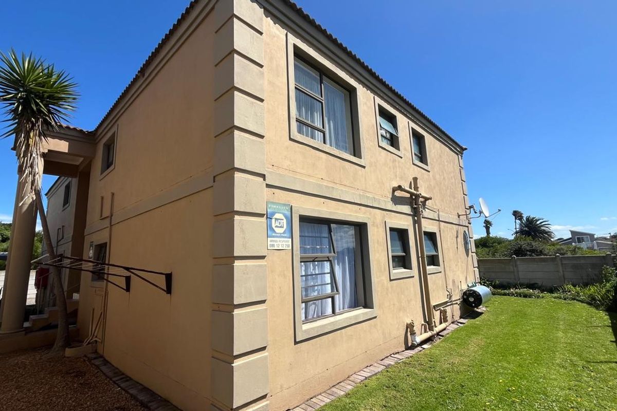 Stylish 2 Bedroom Apartment for Sale in Aston Bay Just 550m from the Beach - Photo 4