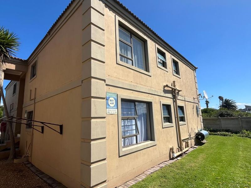 Stylish 2 Bedroom Apartment for Sale in Aston Bay Just 550m from the Beach - Photo 4