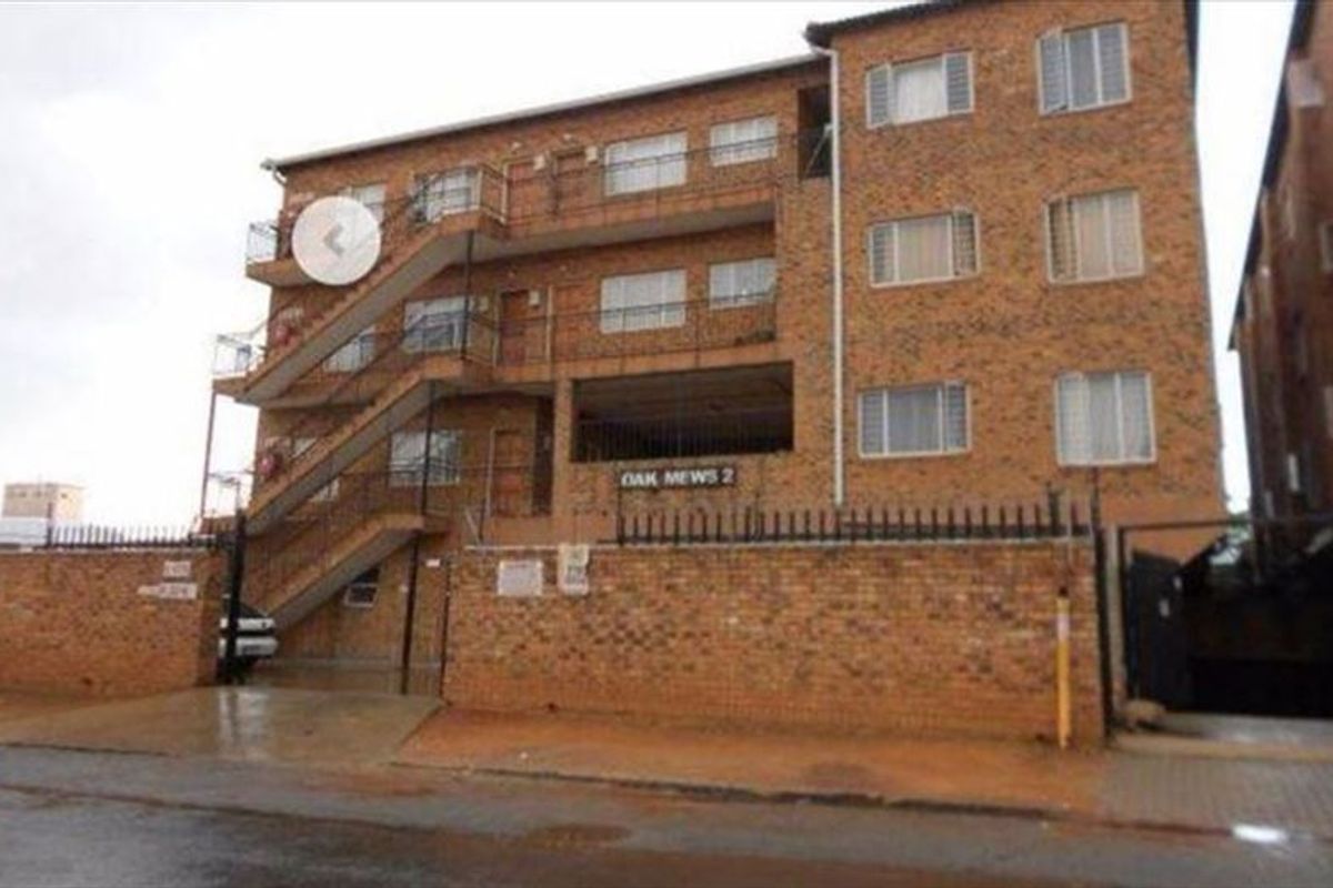 Charming Starter Home with Comfortable Living Spaces - Photo 3