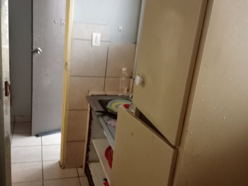 Spacious Apartment with Bonus Room and 24-Hour Security - Photo 7