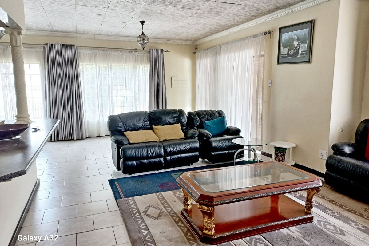 3 bedroom house for sale in Clayville - Photo 3