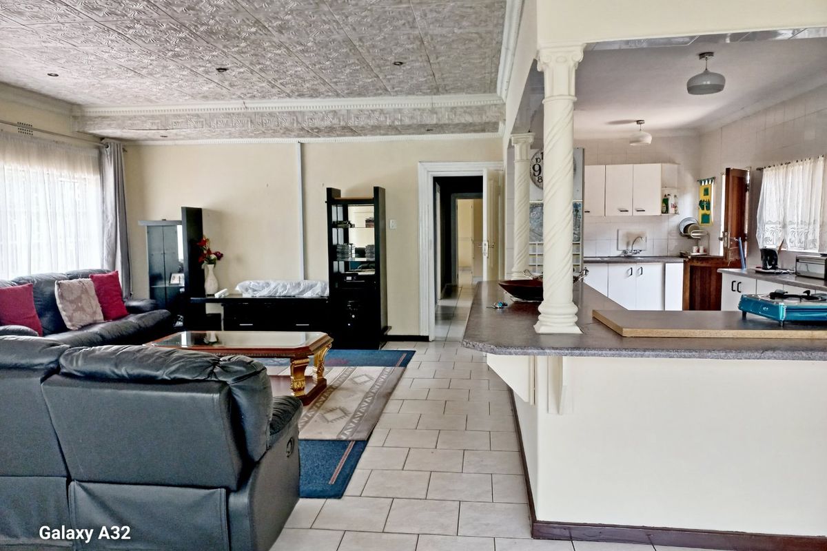 3 bedroom house for sale in Clayville - Photo 2