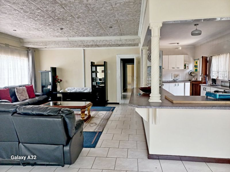 3 bedroom house for sale in Clayville - Photo 2