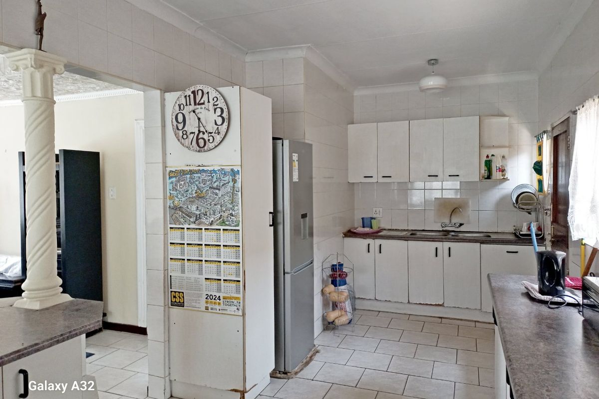 3 bedroom house for sale in Clayville - Photo 4