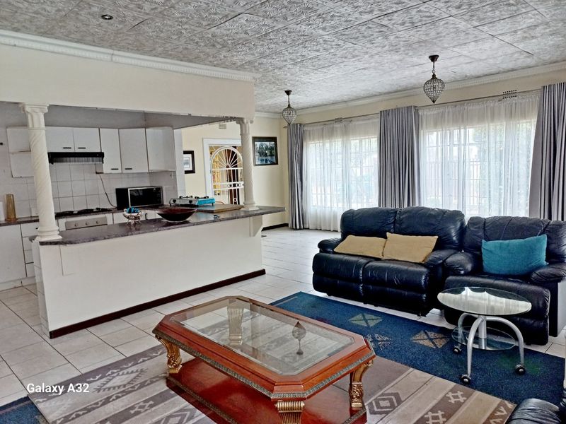 3 bedroom house for sale in Clayville - Photo 7