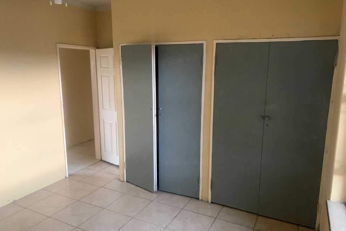 3 Bedroom House to Rent in Kibler Park.  - Photo 4