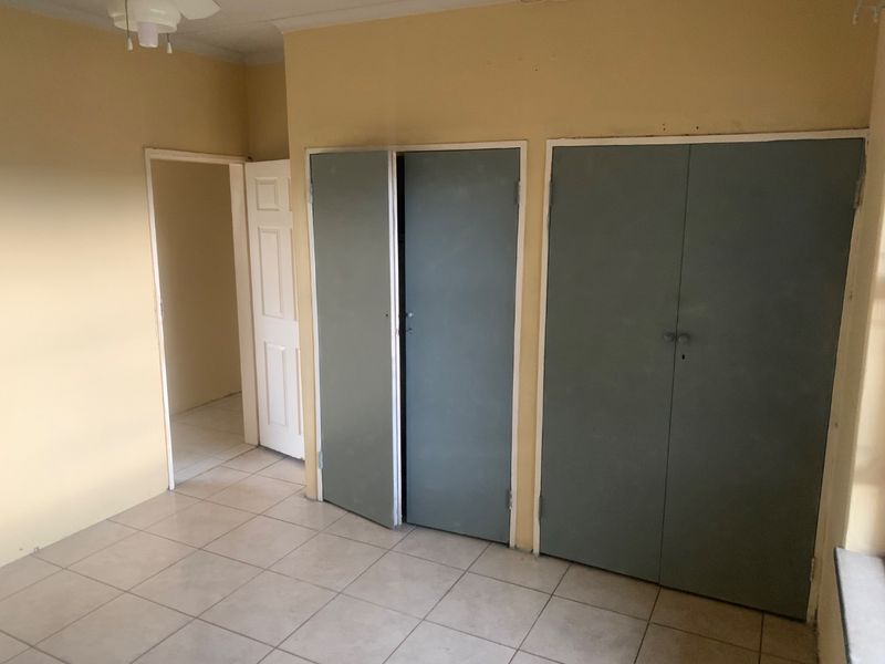 3 Bedroom House to Rent in Kibler Park.  - Photo 4