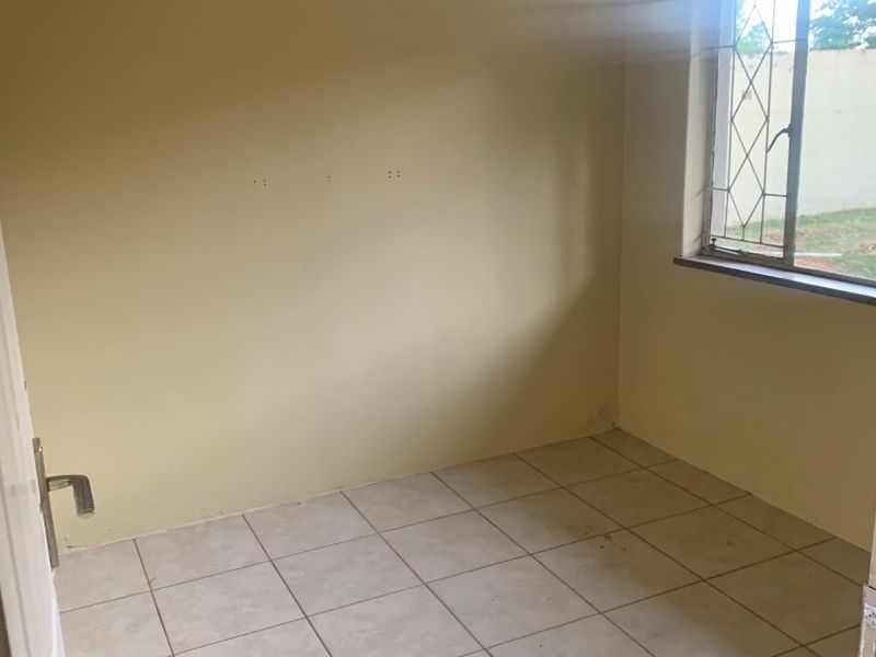 3 Bedroom House to Rent in Kibler Park.  - Photo 5