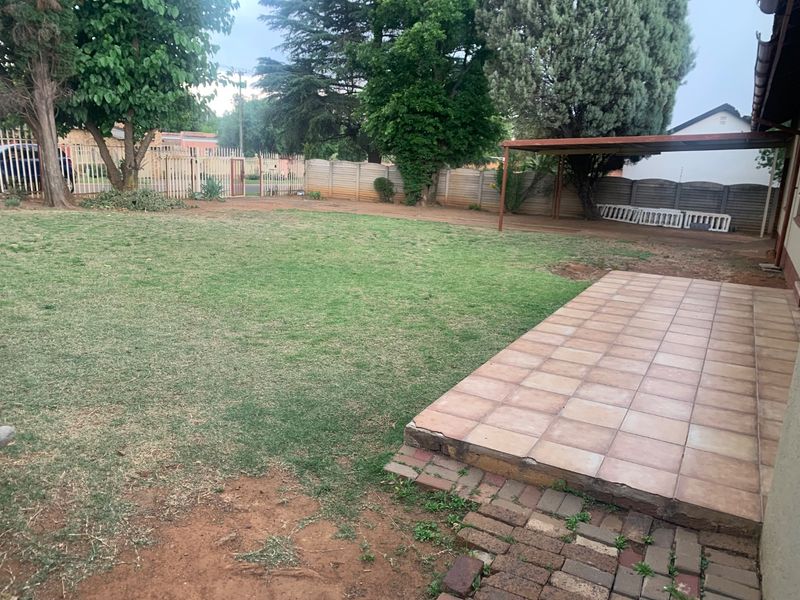 3 Bedroom House to Rent in Kibler Park.  - Photo 10