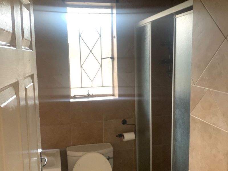 3 Bedroom House to Rent in Kibler Park.  - Photo 8