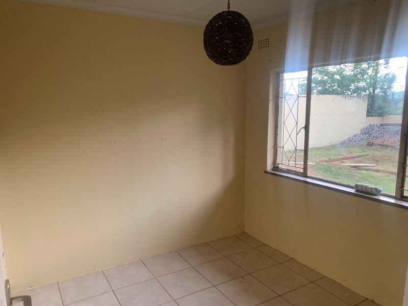3 Bedroom House to Rent in Kibler Park.  - Photo 6