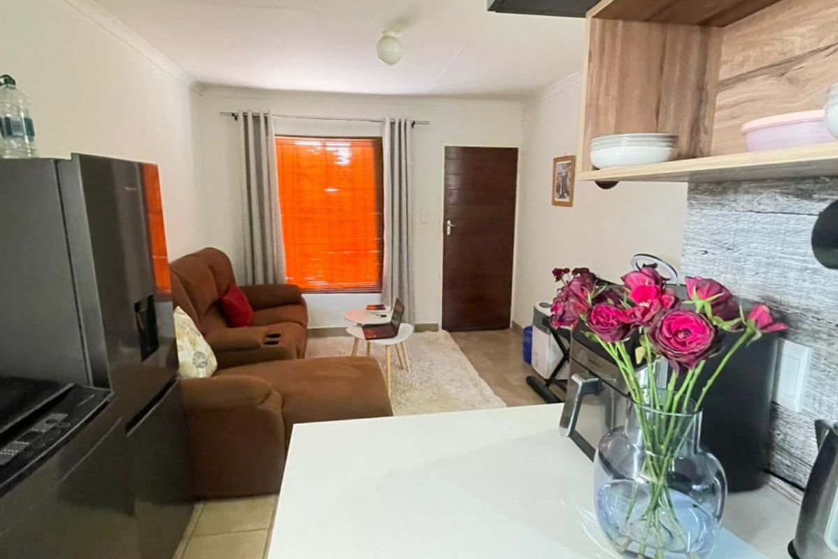 Stunning 2 bedroom house for sale with 1 bathroom.  - Photo 4