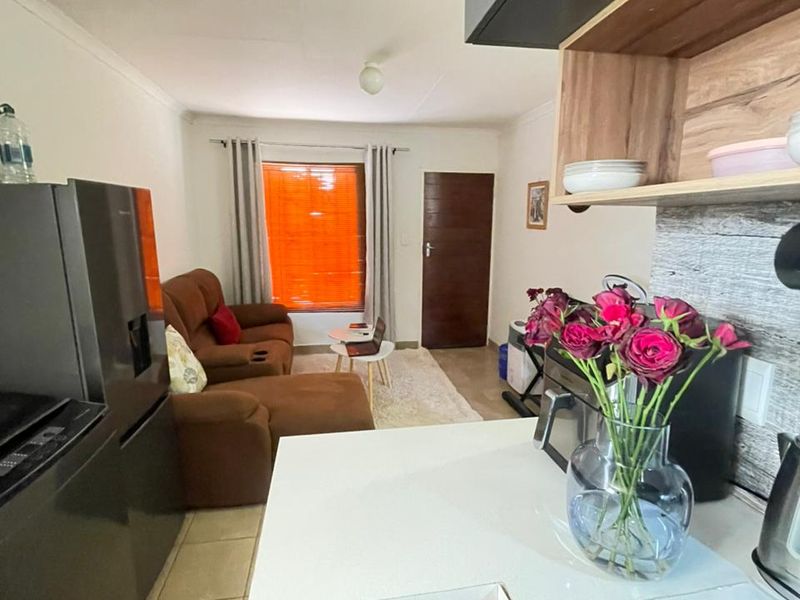 Stunning 2 bedroom house for sale with 1 bathroom.  - Photo 4