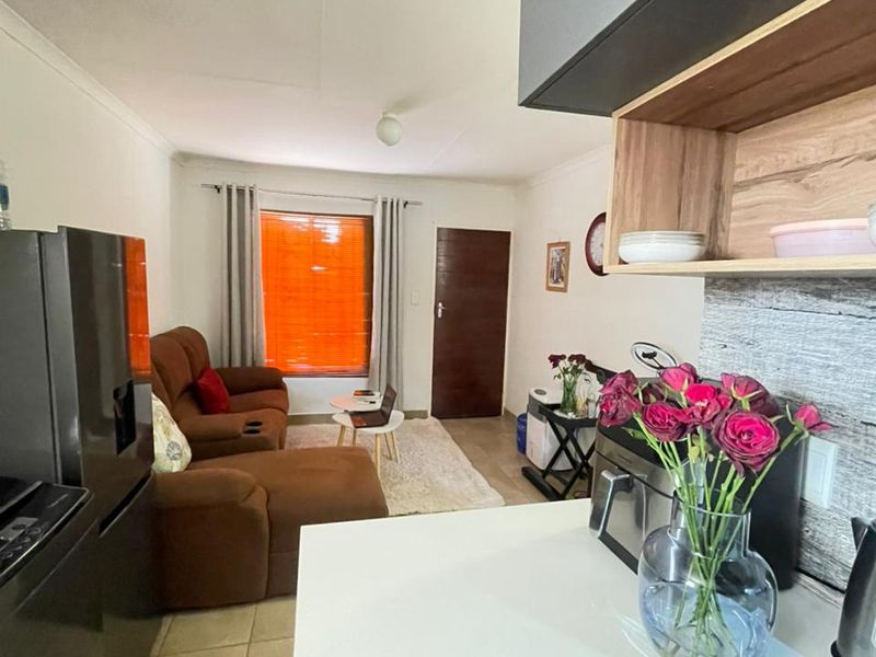 Stunning 2 bedroom house for sale with 1 bathroom.  - Photo 6