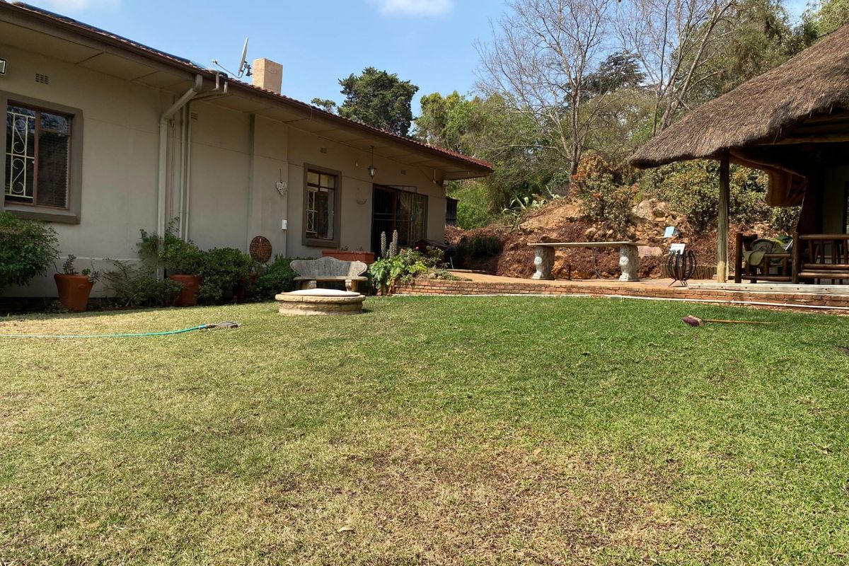 Beautiful Family Home with Panoramic Views - Photo 2
