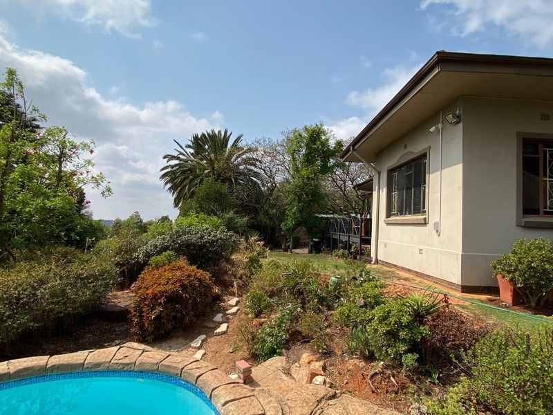 Beautiful Family Home with Panoramic Views - Photo 10
