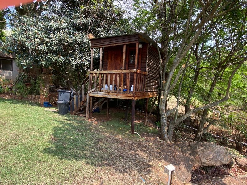 Beautiful Family Home with Panoramic Views - Photo 8