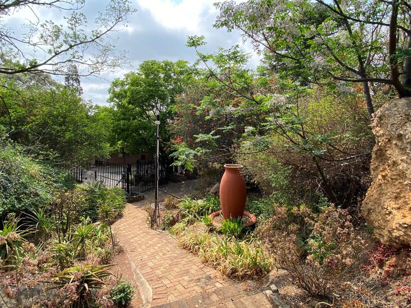 Beautiful Family Home with Panoramic Views - Photo 6