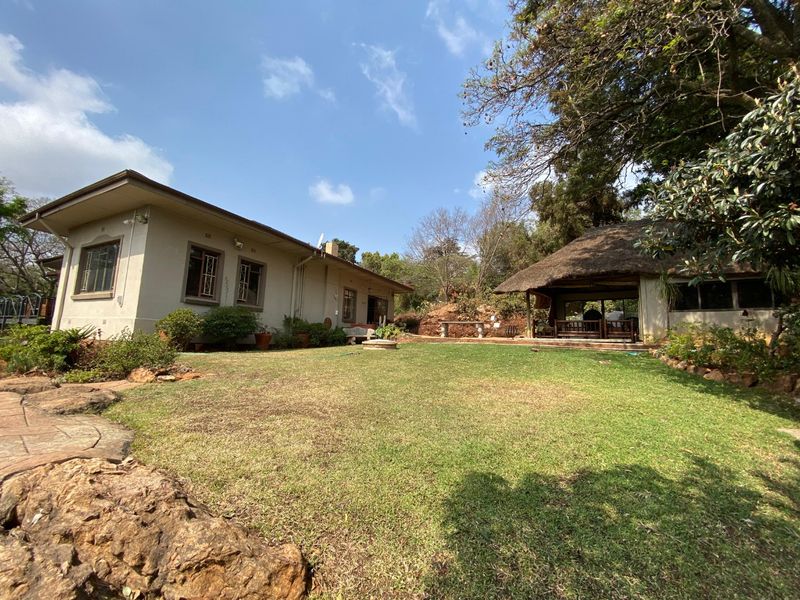 Beautiful Family Home with Panoramic Views - Photo 4
