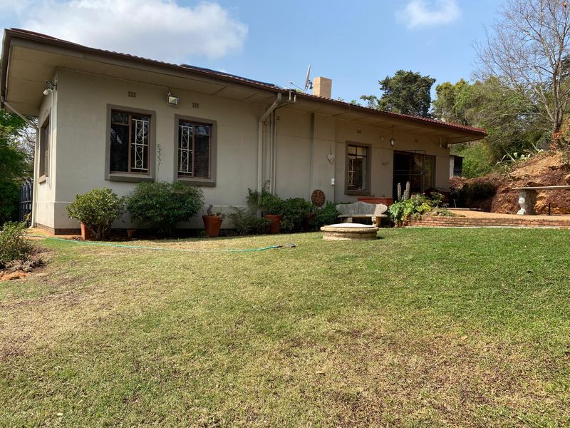 Beautiful Family Home with Panoramic Views - Photo 3