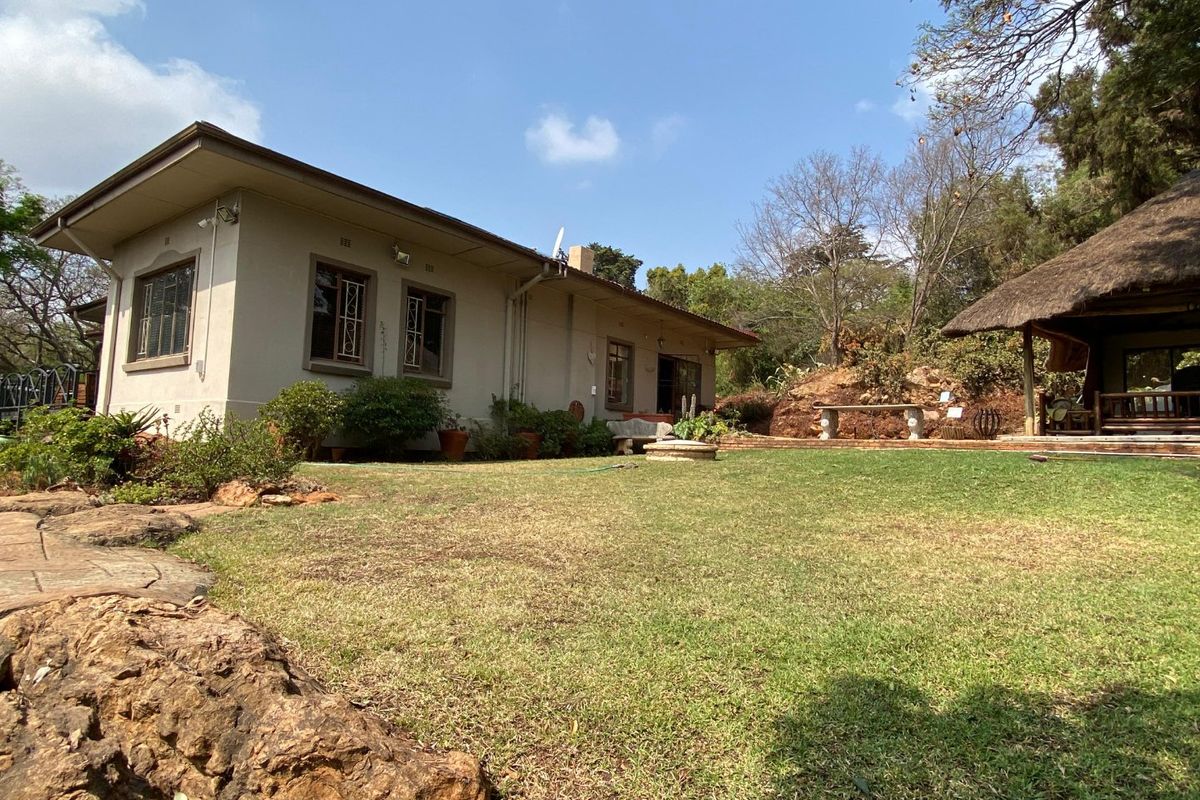 Beautiful Family Home with Panoramic Views - Photo 5
