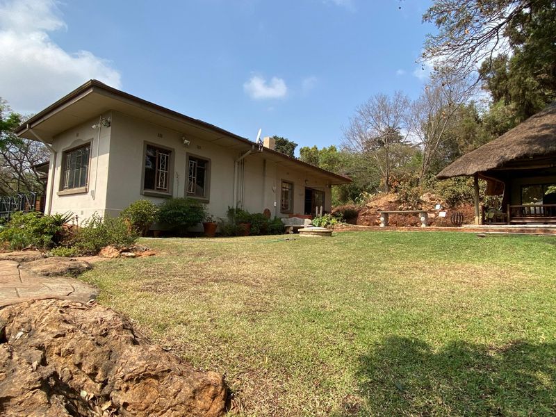 Beautiful Family Home with Panoramic Views - Photo 5