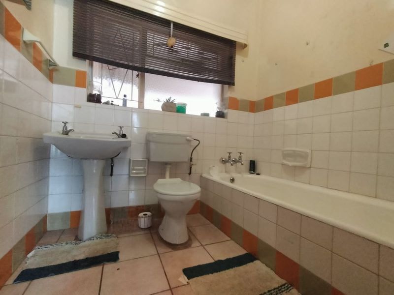 Charming 3-Bedroom Home in Stilfontein - Photo 10