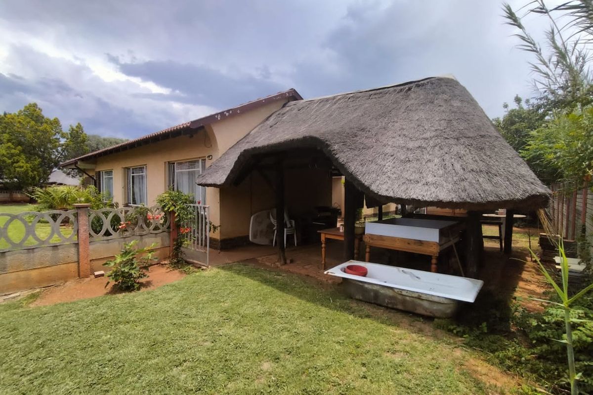 Charming 3-Bedroom Home in Stilfontein - Photo 3