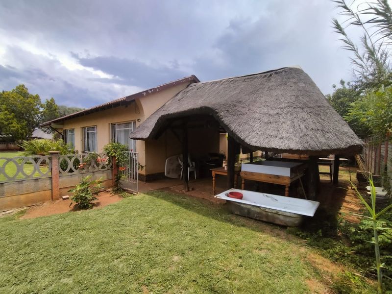 Charming 3-Bedroom Home in Stilfontein - Photo 3