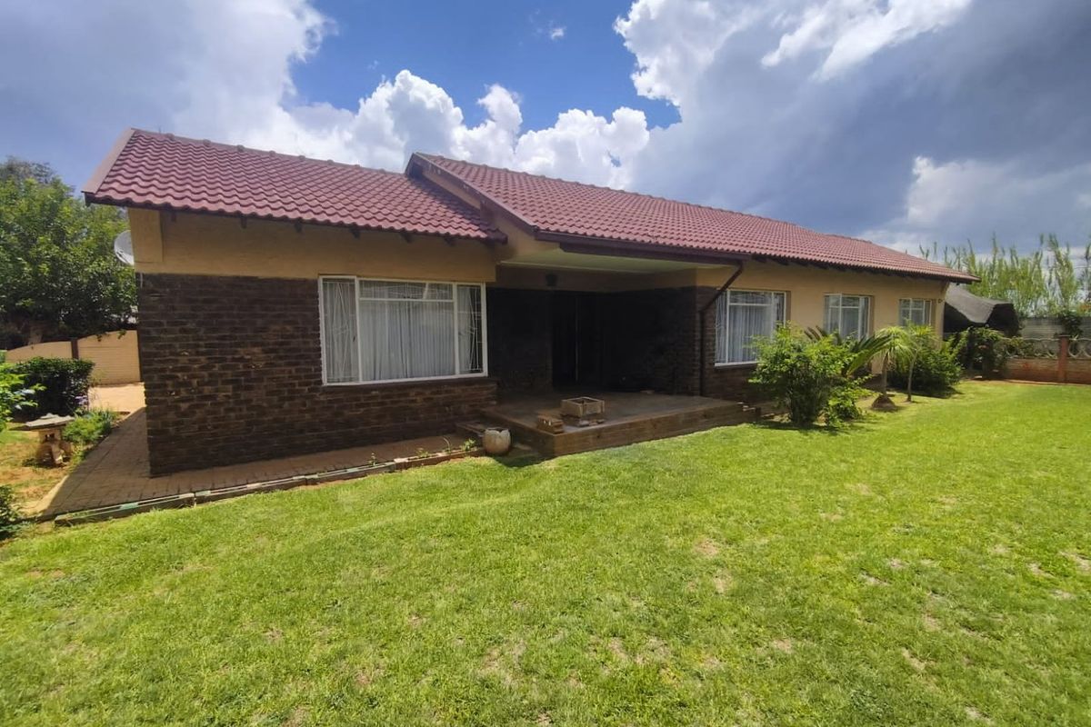 Charming 3-Bedroom Home in Stilfontein - Photo 2