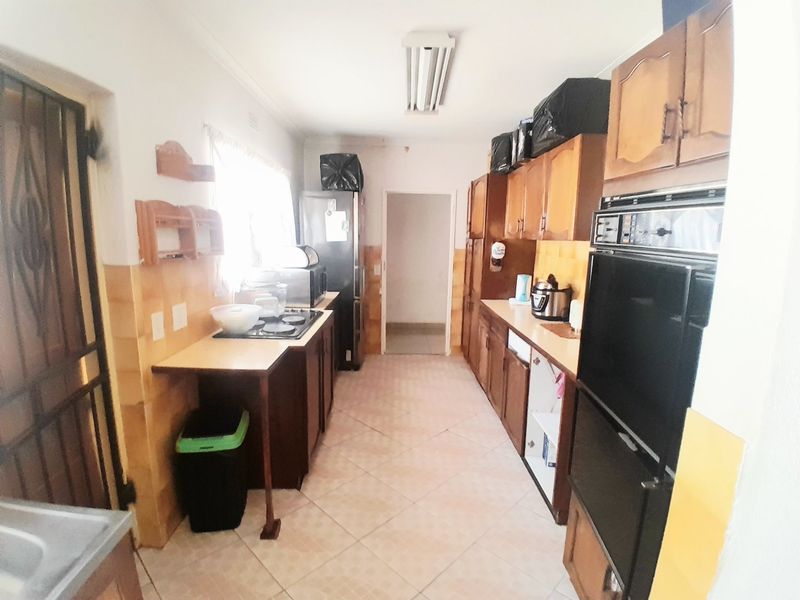 4 Bedroom Freehold property available for sale in Noordwyk - Photo 2