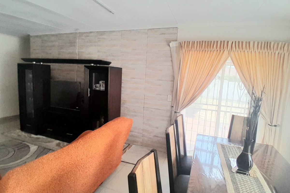 4 Bedroom Freehold property available for sale in Noordwyk - Photo 4