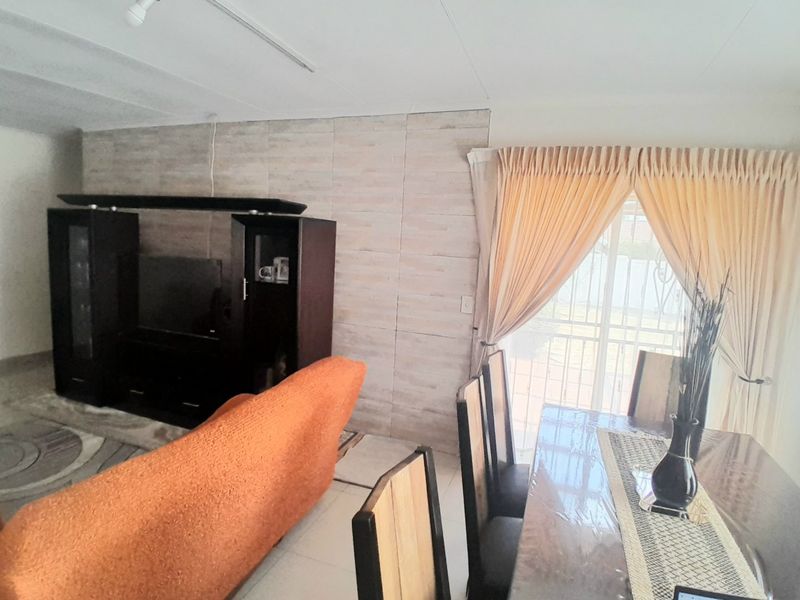 4 Bedroom Freehold property available for sale in Noordwyk - Photo 4