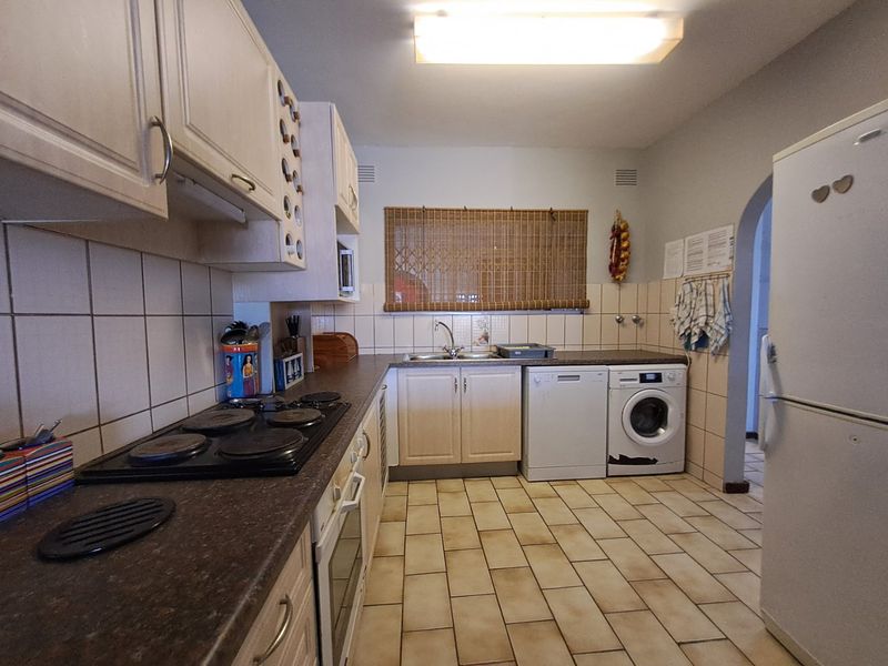 4 Bedroom pet friendly home with a gate to the beach - Photo 10