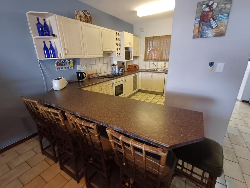 4 Bedroom pet friendly home with a gate to the beach - Photo 9