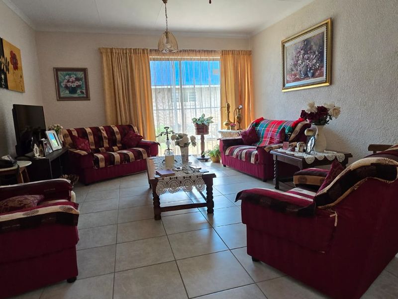 COMFORTABLE RETIREMENT LIVING - Photo 10