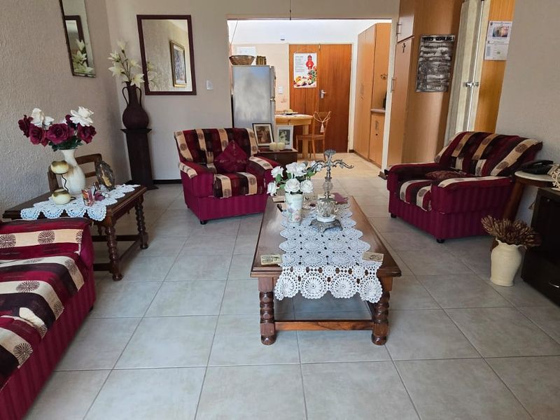 COMFORTABLE RETIREMENT LIVING - Photo 9