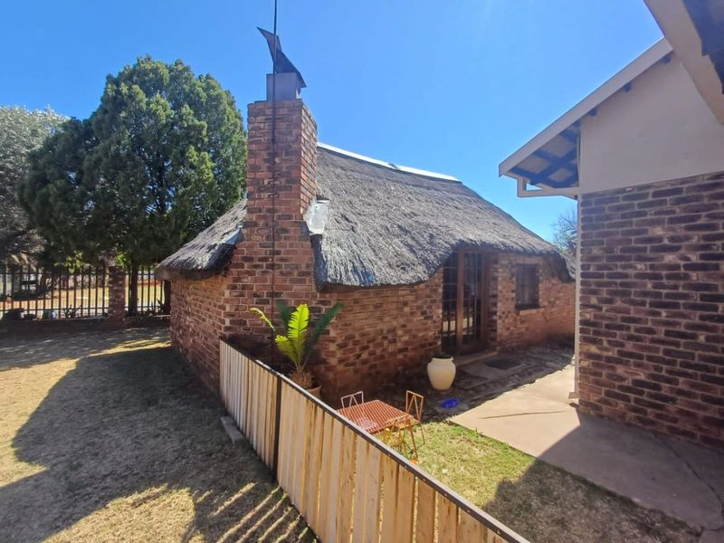 Charming 3-Bedroom Home for Sale in Orkney - Photo 4