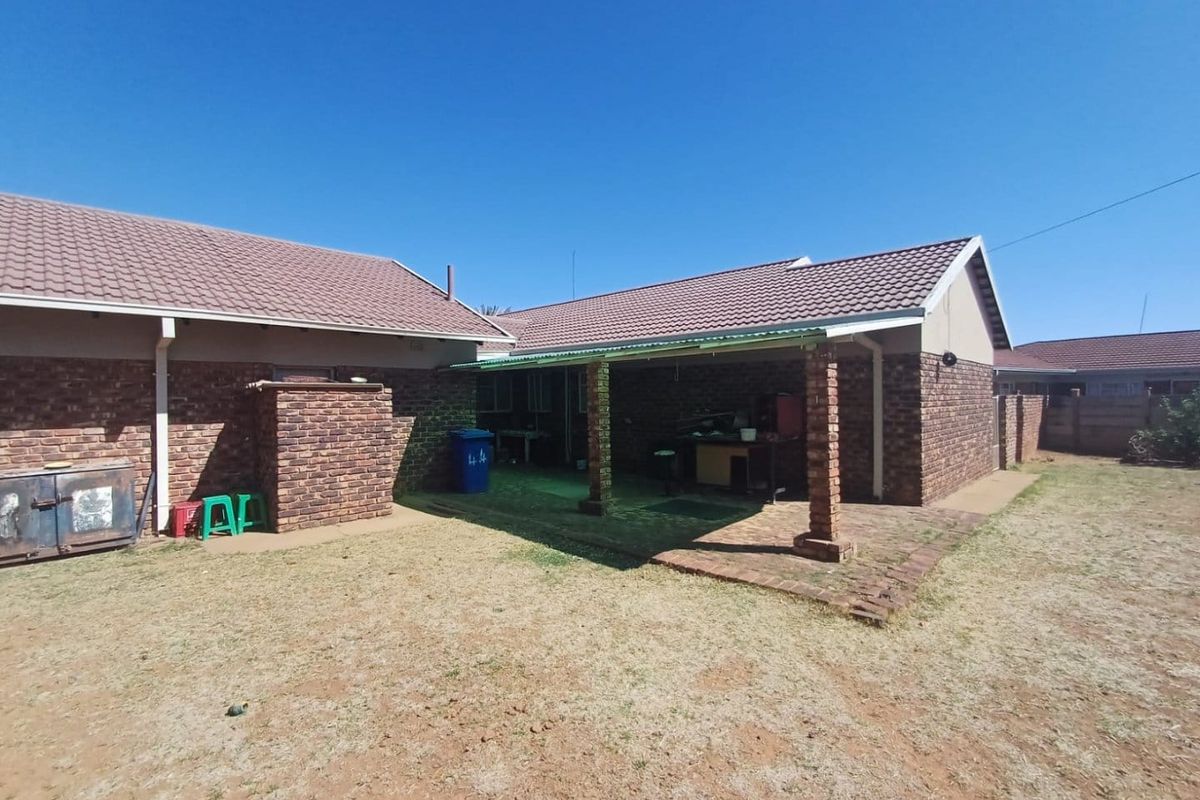 Charming 3-Bedroom Home for Sale in Orkney - Photo 2